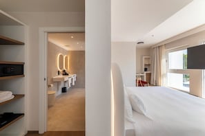 Deluxe Suite, Lake View | Minibar, in-room safe, desk, laptop workspace