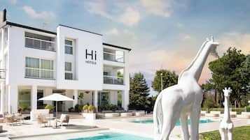 Outdoor pool, sun loungers