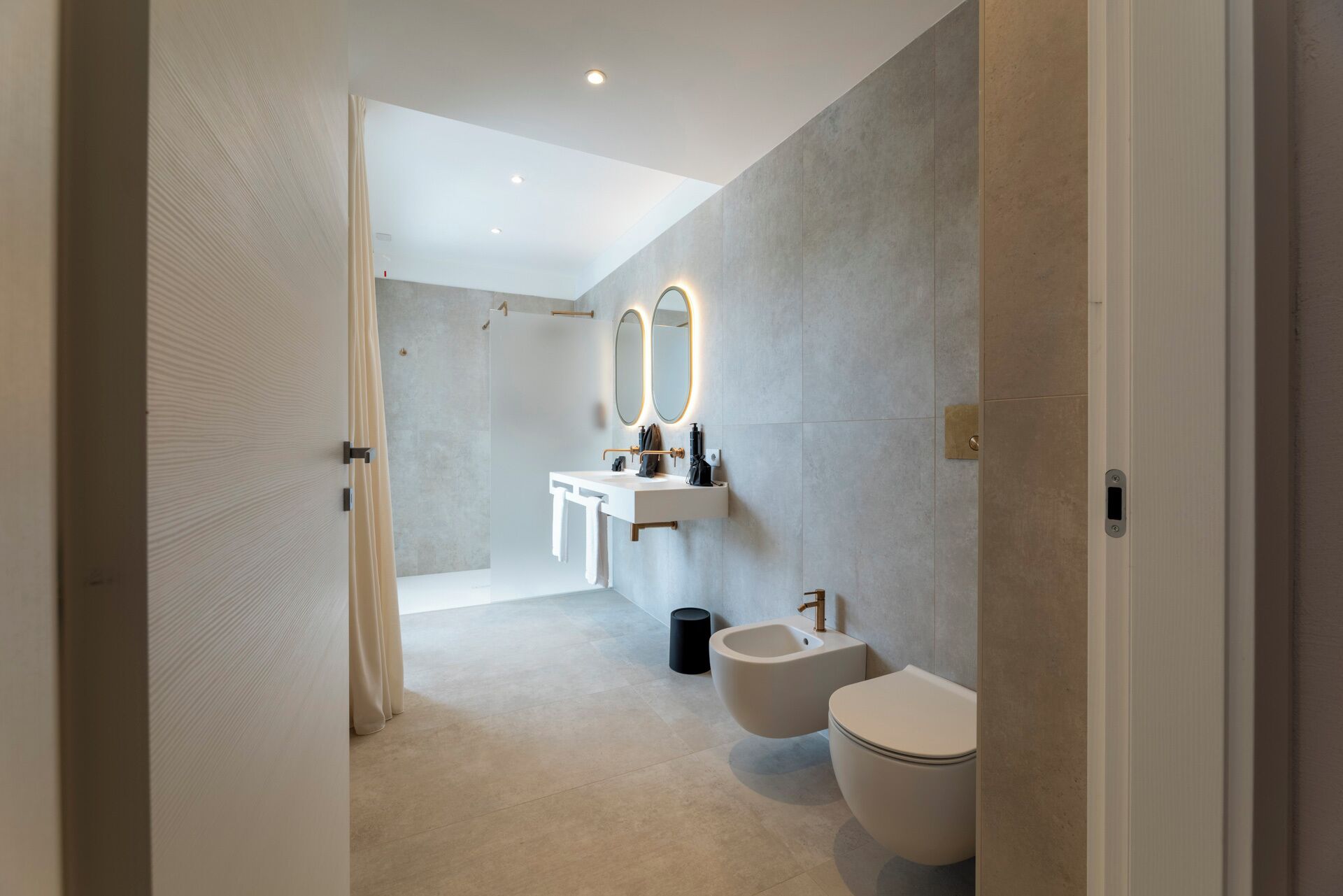 junior suite, hot tub | bathroom | bathtub, hair dryer, towels, soap