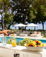 Poolside bar