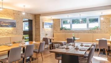 TĂ€gliches FrĂŒhstĂŒcksbuffet (17.9 EUR pro Person)