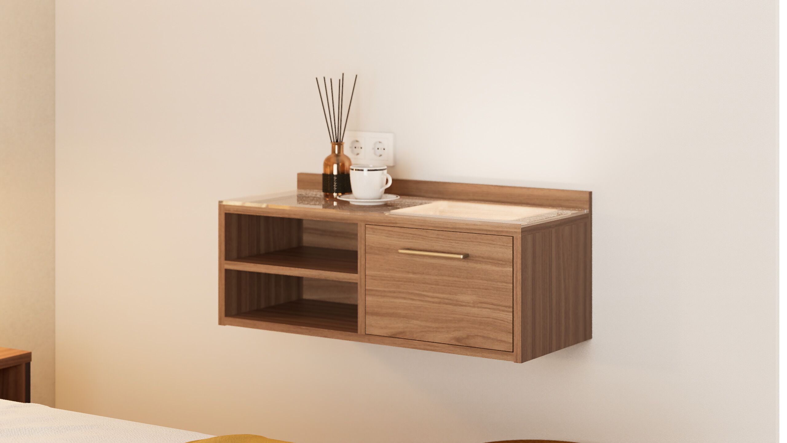 Un meuble en bois fixé au mur, doté d’un tiroir, d’une tasse blanche et d’un vase décoratif contenant des brindilles.