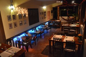 Se sirven desayunos, almuerzos y cenas; cocina internacional