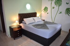 1 Schlafzimmer, hochwertige Bettwaren, Minibar, individuell dekoriert