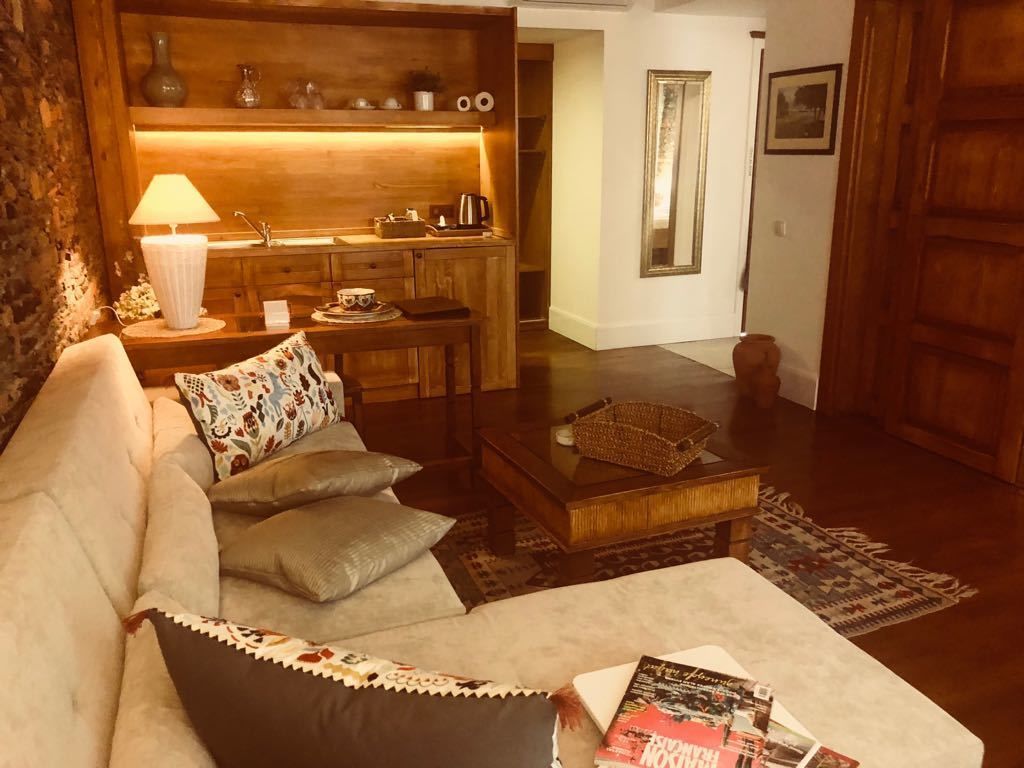 deluxe suite, 1 king bed with sofa bed, sea view | 1 bedroom, down duvets, minibar, in-room safe