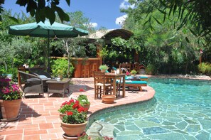 2 outdoor pools, pool umbrellas, pool loungers - El Vino Hotel Suites - Special Class (Bodrum)