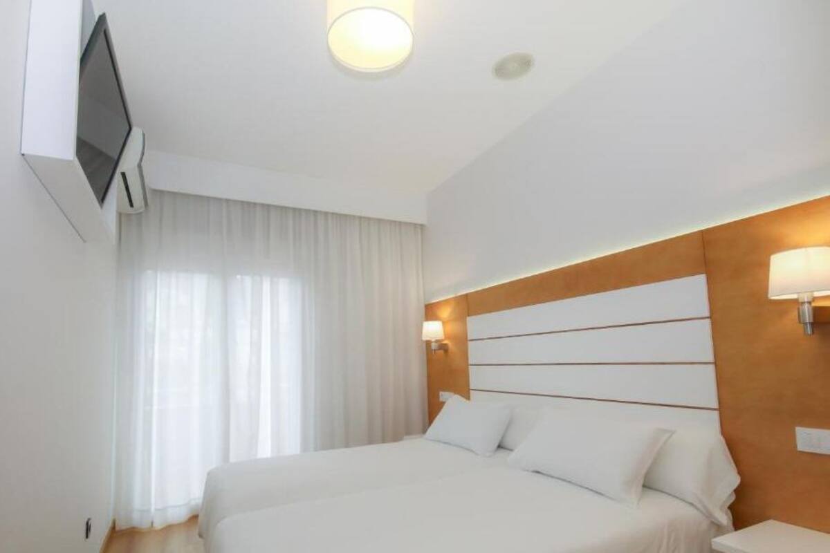 Coffres-forts dans les chambres, bureau, Wi-Fi gratuit, draps fournis