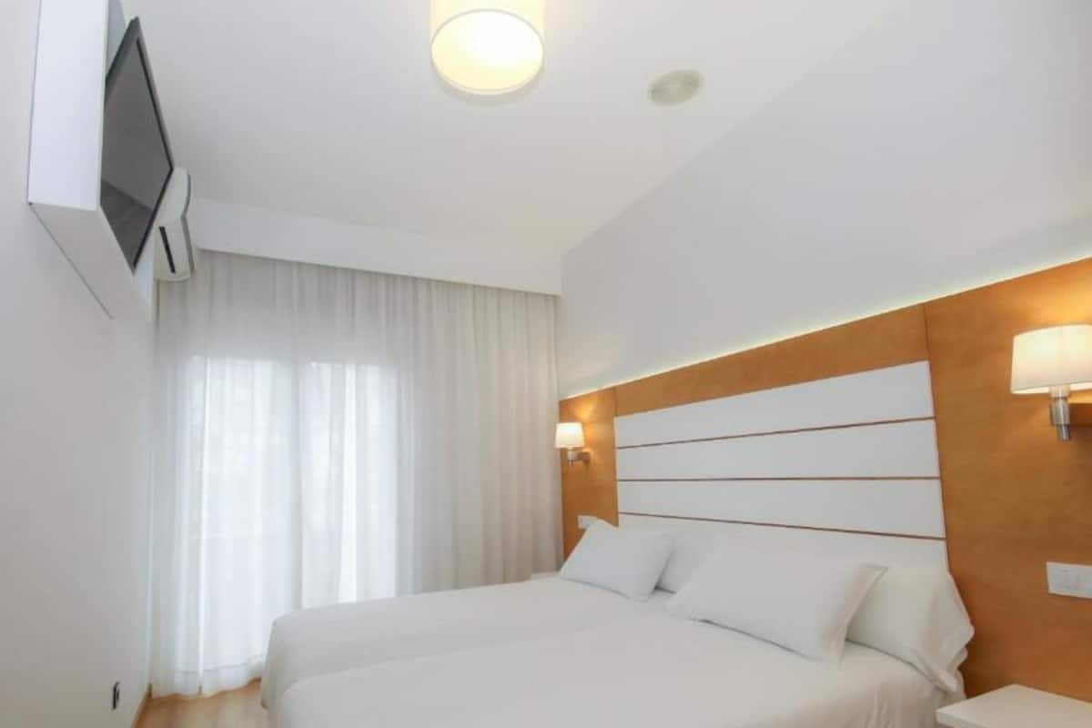 In-room safe, desk, free WiFi, bed sheets