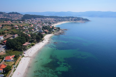 在海滩. 那宁海滩温泉酒店