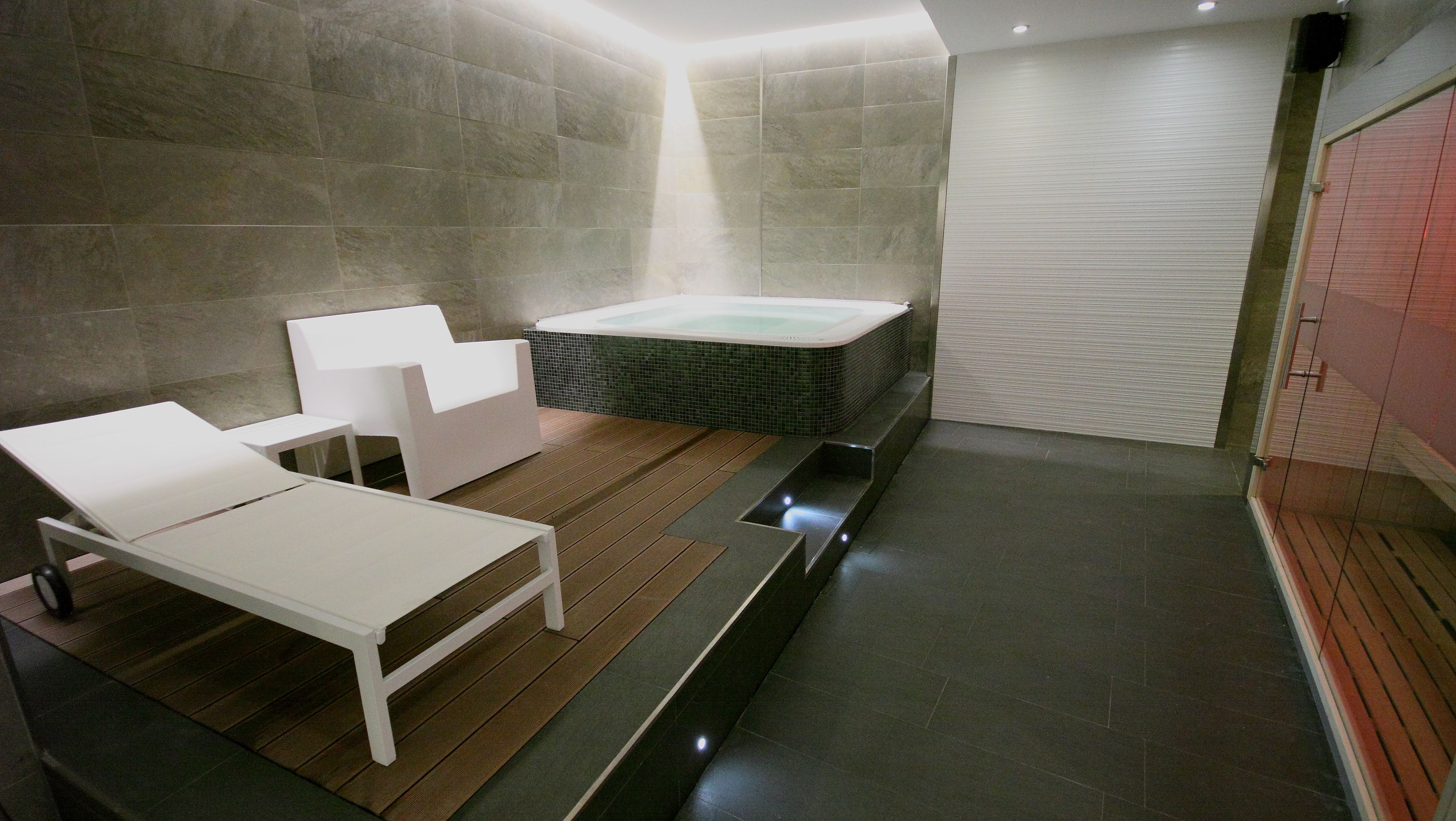 sauna, hot tub, turkish bath/hammam