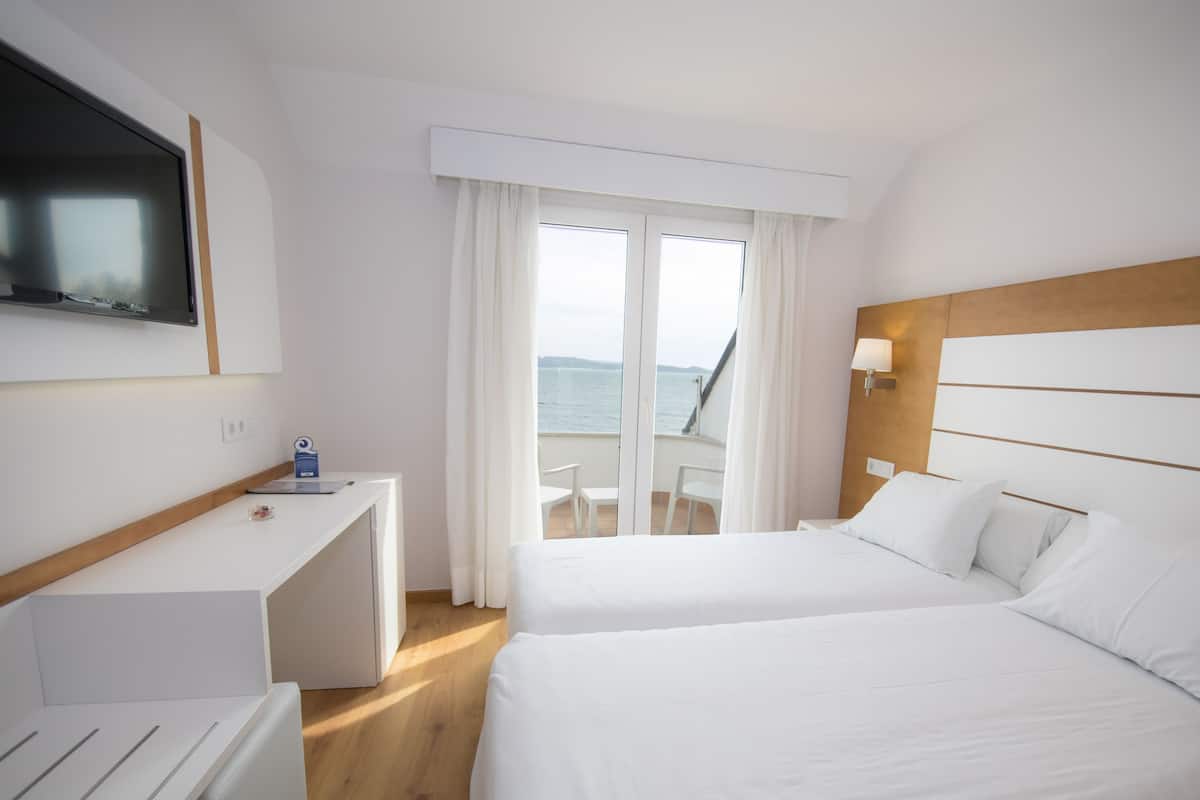 Double Room, Sea View | In-room safe, desk, free WiFi, bed sheets