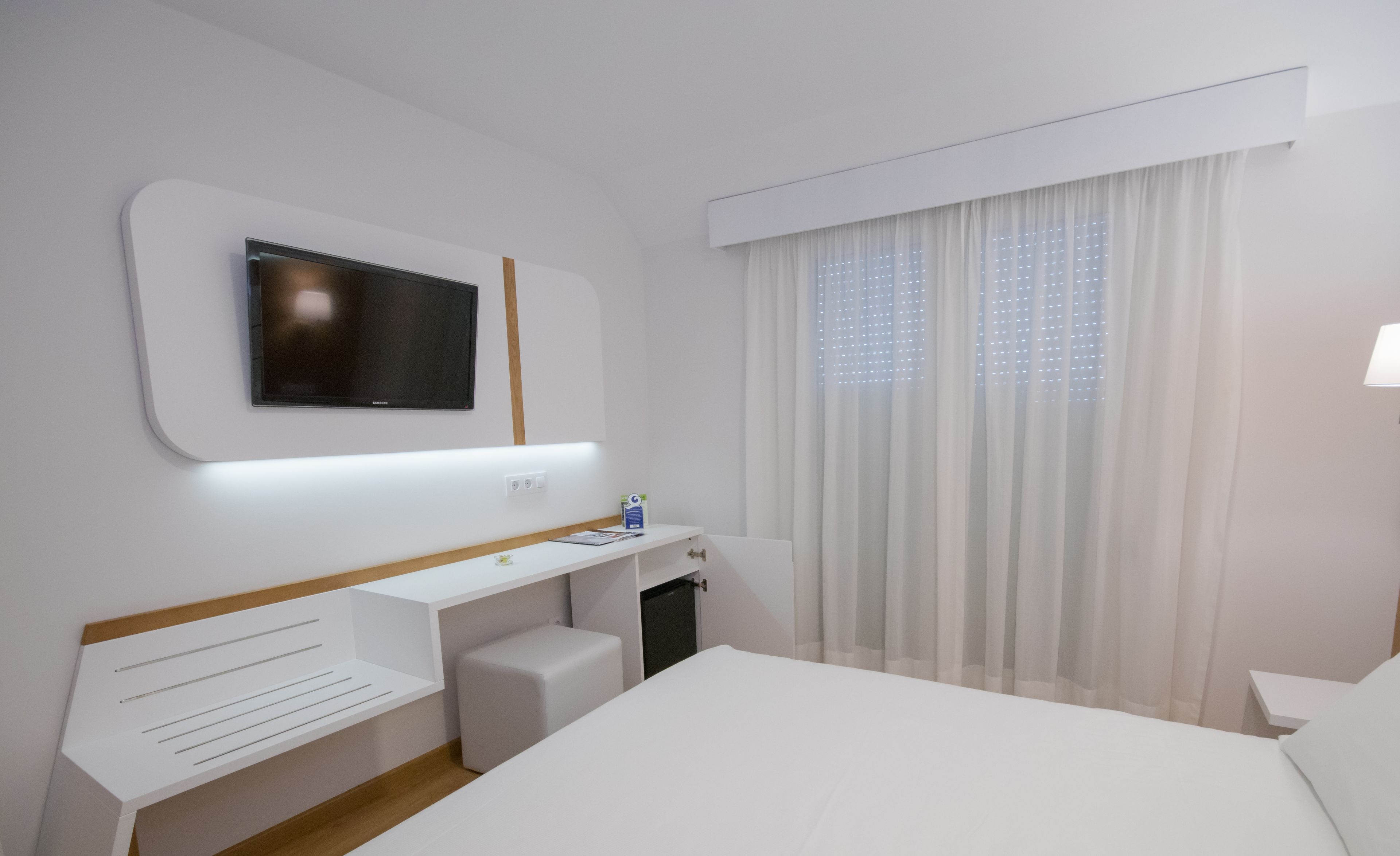 double room | in-room safe, desk, free wifi, bed sheets