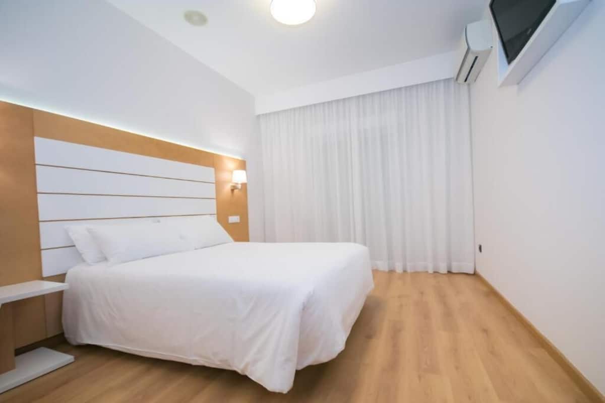In-room safe, desk, free WiFi, bed sheets