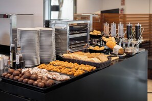 Daily buffet breakfast for a fee - Naitly Barcelona Poblenou (Barcelona)