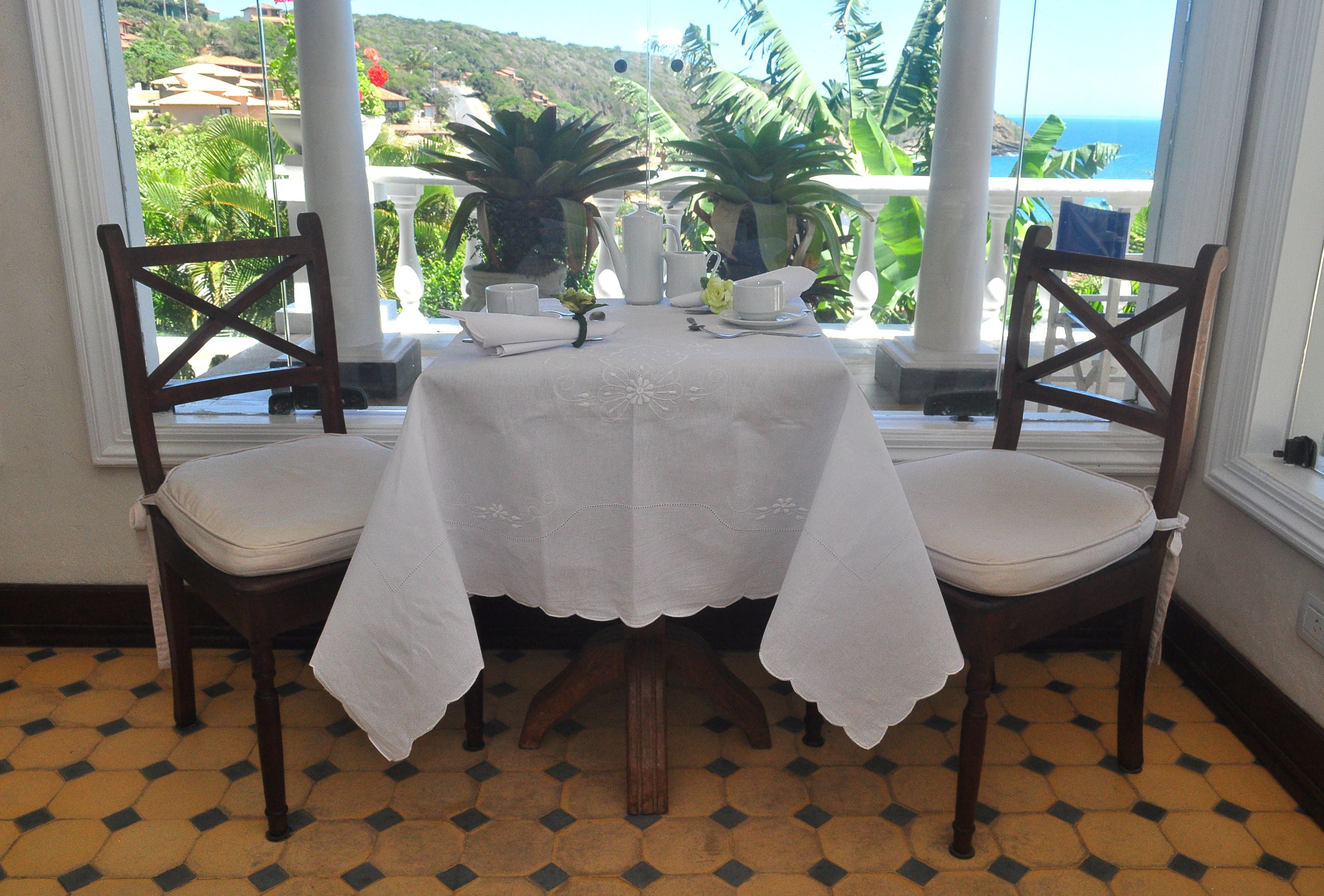 free daily full breakfast