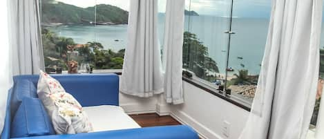 Honeymoon Suite | Minibar, in-room safe, blackout curtains, free WiFi