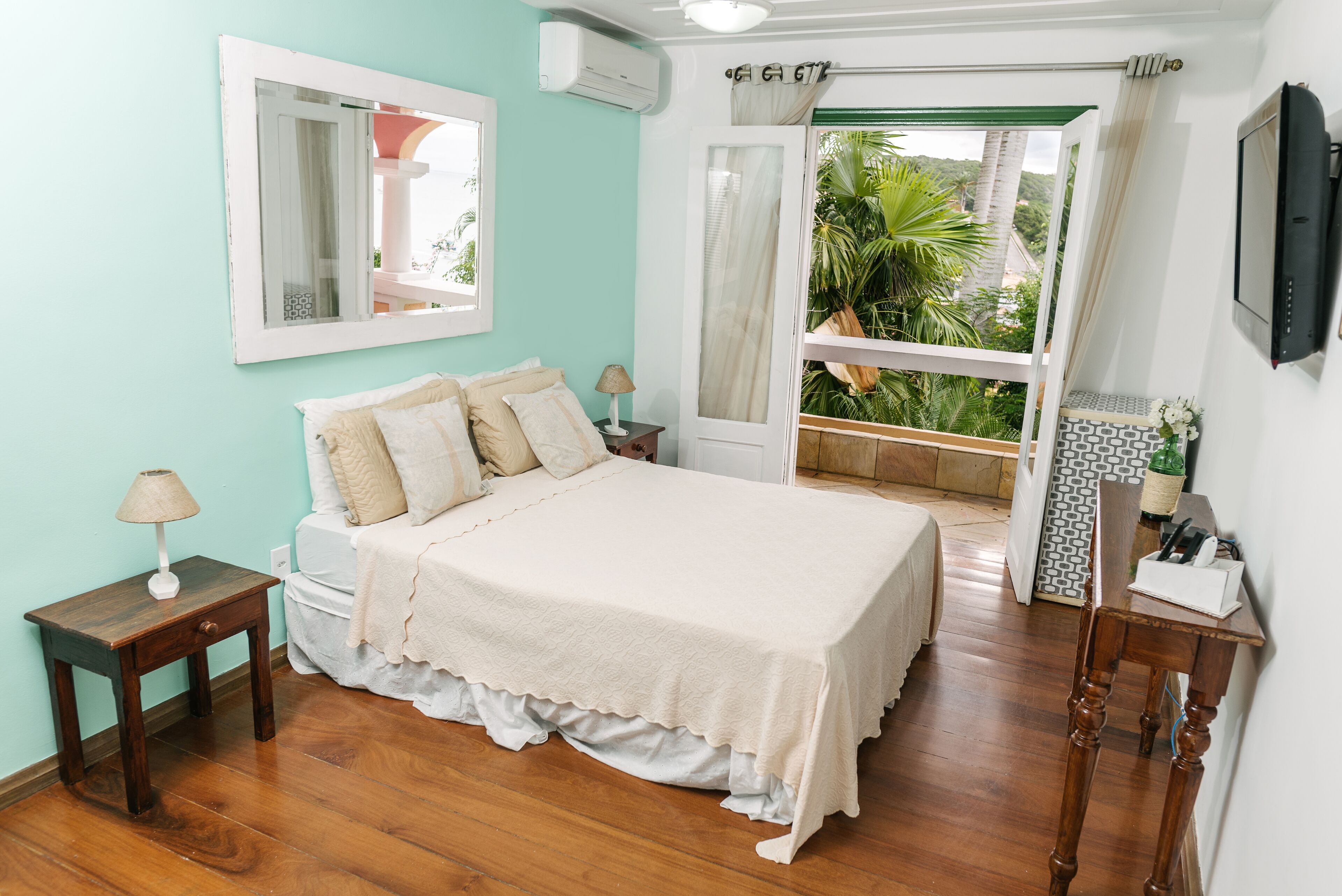 Minibar, in-room safe, blackout curtains, free WiFi