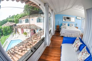 Suite de luna de miel | Minibar, caja de seguridad en la habitación y cortinas blackout 