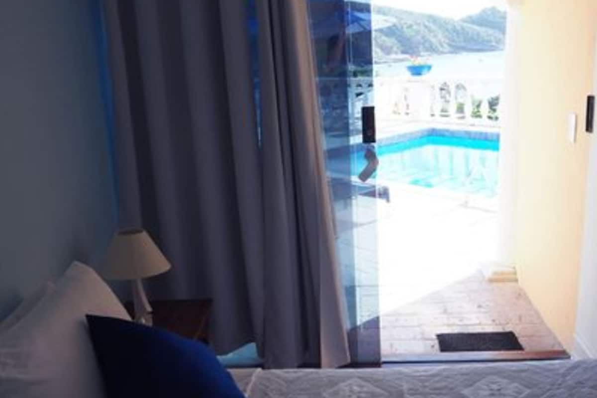 Minibar, in-room safe, blackout curtains, free WiFi