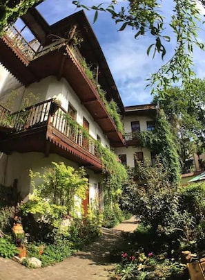 Courtyard - Globtroter Guest House (Kraków)