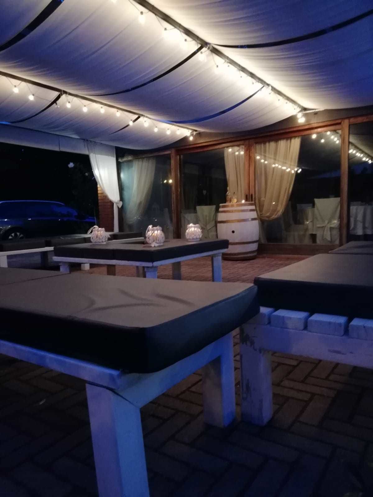 Facciata della struttura - sera/notte