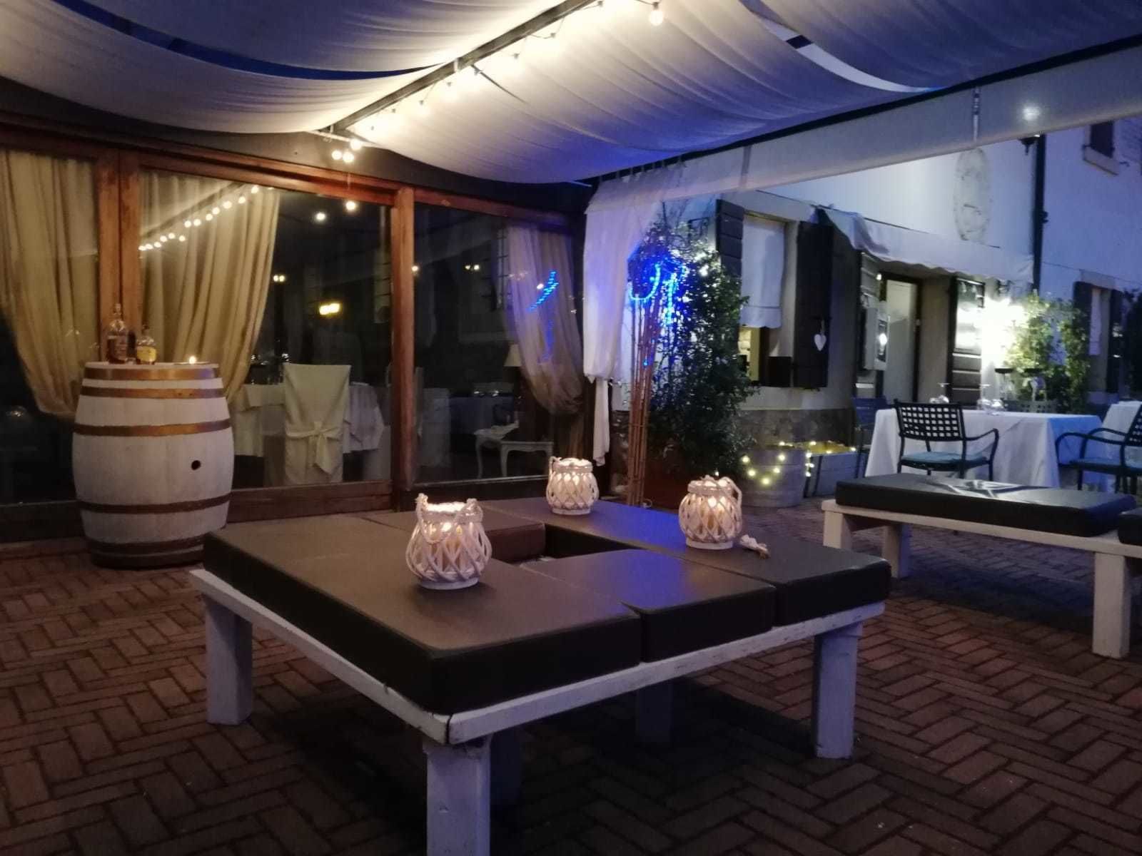 Dîner servi sur place, spécialités Cuisine italienne, vue sur le jardin 