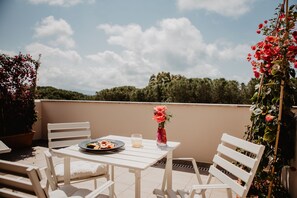 Tripla con Balcone vista Piscina | 露台