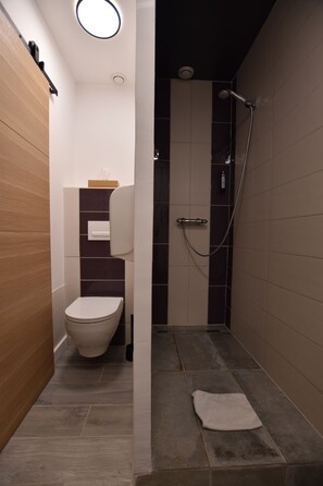 Room Queen Size | Premium bedding, individually decorated, individually furnished, desk - Hotel Le Bayeux (Bayeux)