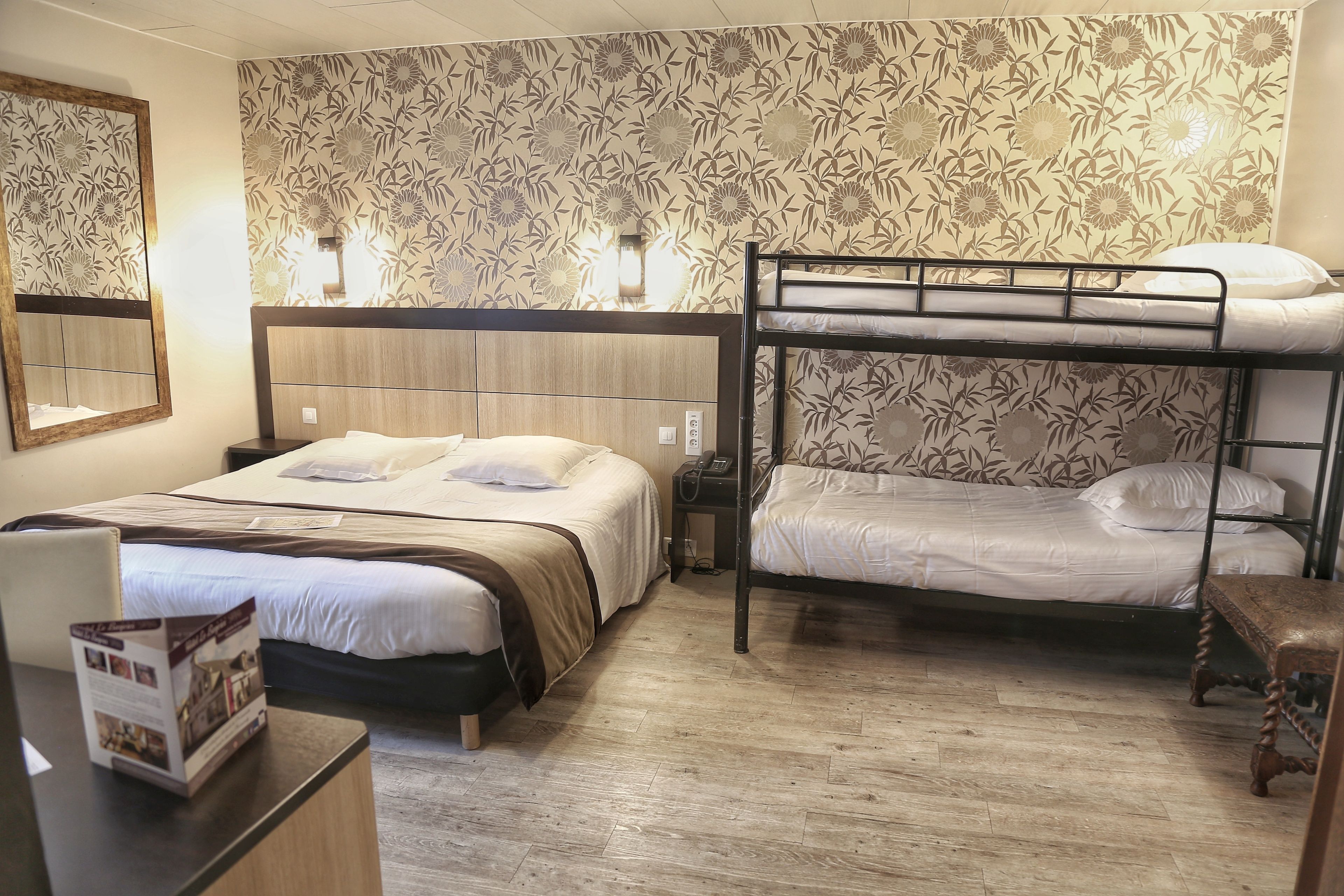 Family Room 6 people