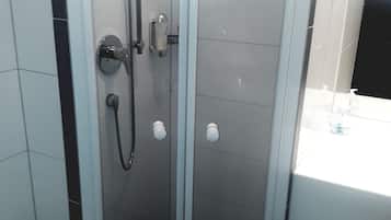Comfort-Einzelzimmer | Badezimmer | Haartrockner, Handtücher