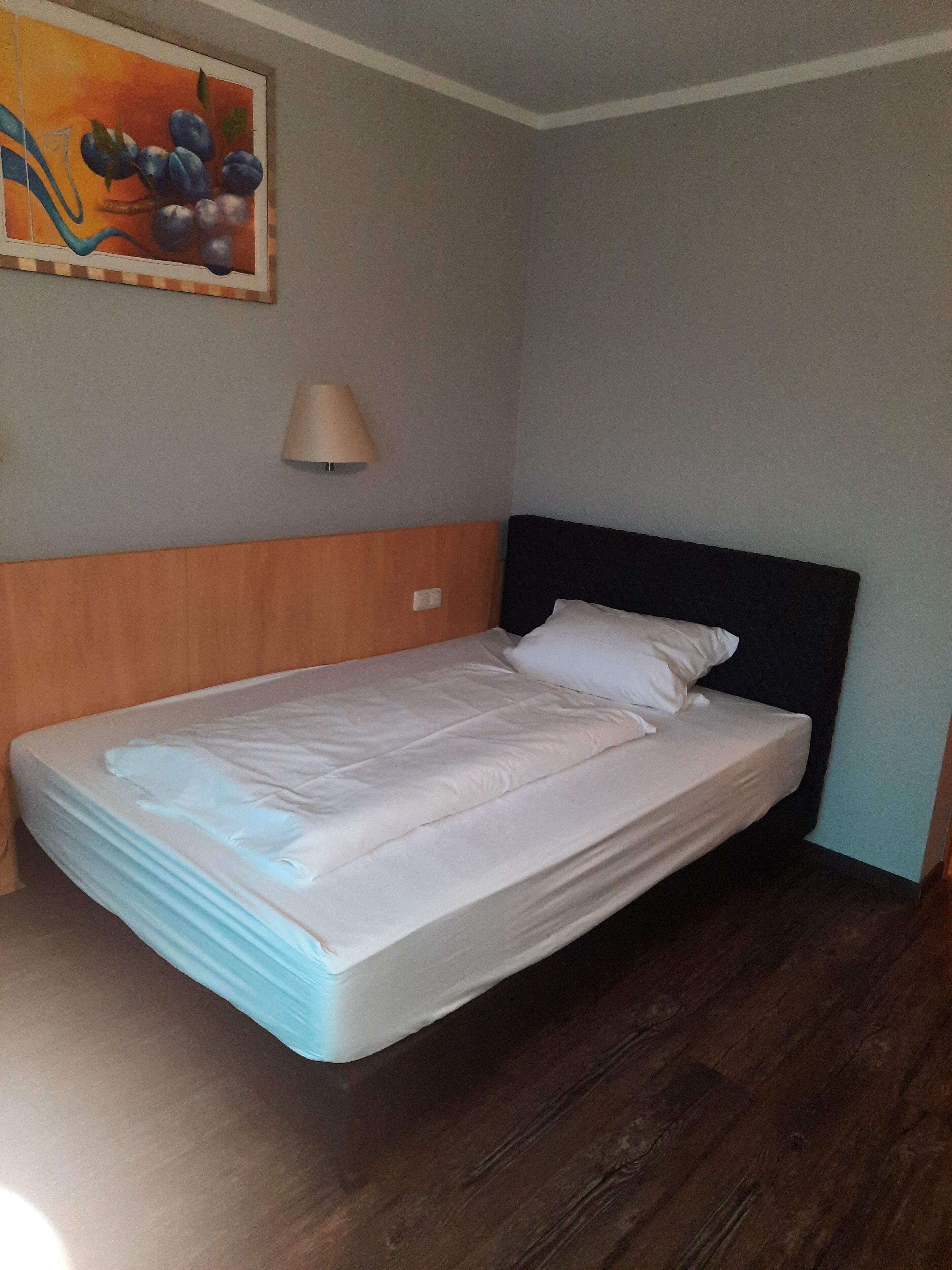 comfort single room | living area | tv