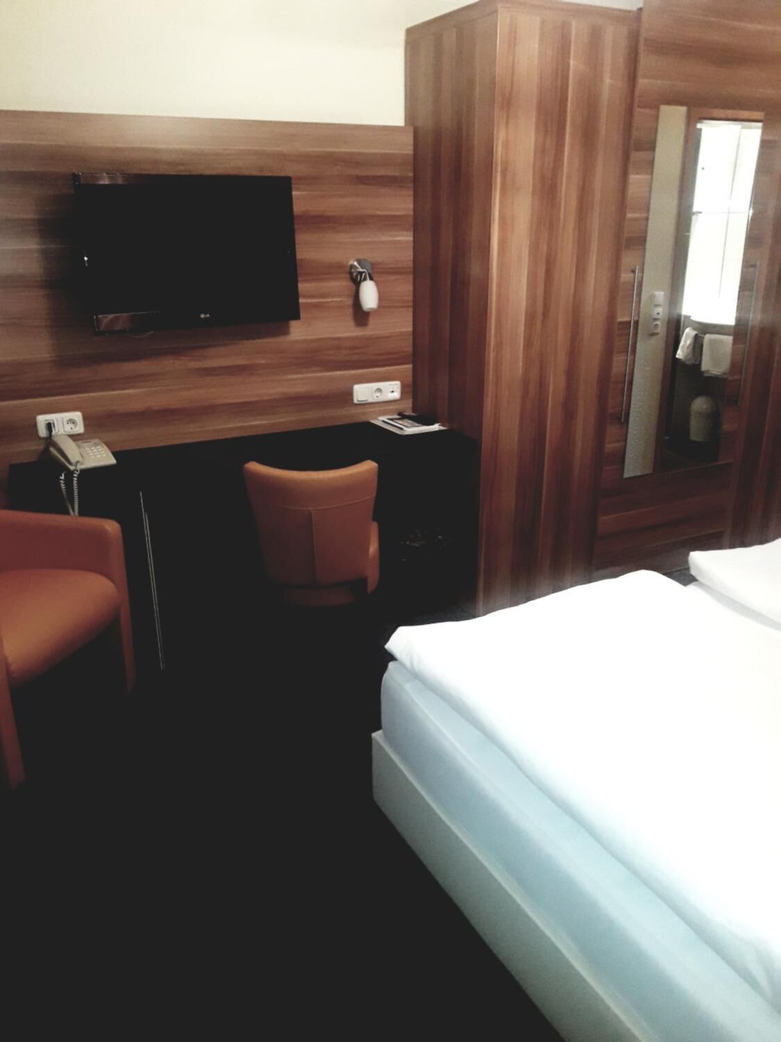 desk, iron/ironing board, cots/infant beds, rollaway beds