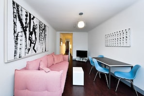Superior Apartment, Balcony (Elephant) | Living area | 42-inch LED TV with cable channels, TV - Stanys Das Apartmenthotel (Vienna)