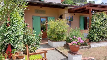 Appartamento Deluxe | Lenzuola Frette, copriletto in piuma, con stile personalizzato