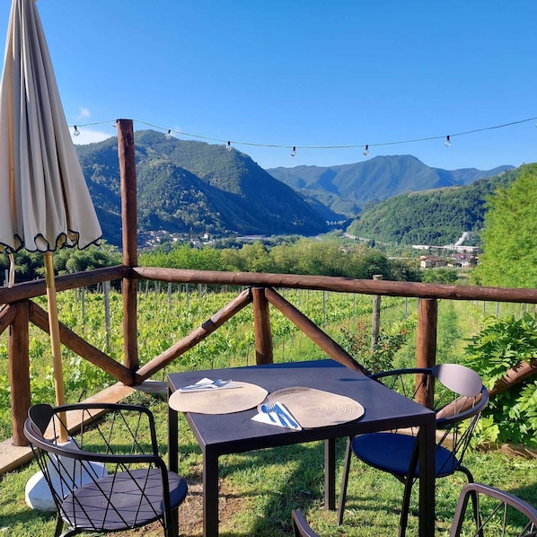 Daily continental breakfast (EUR 15 per person)