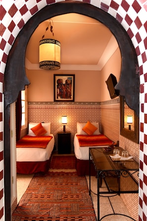 Double Room (Kaiss) | In-room safe, individually decorated, free WiFi, bed sheets - Riad Shaden (Marrakech)