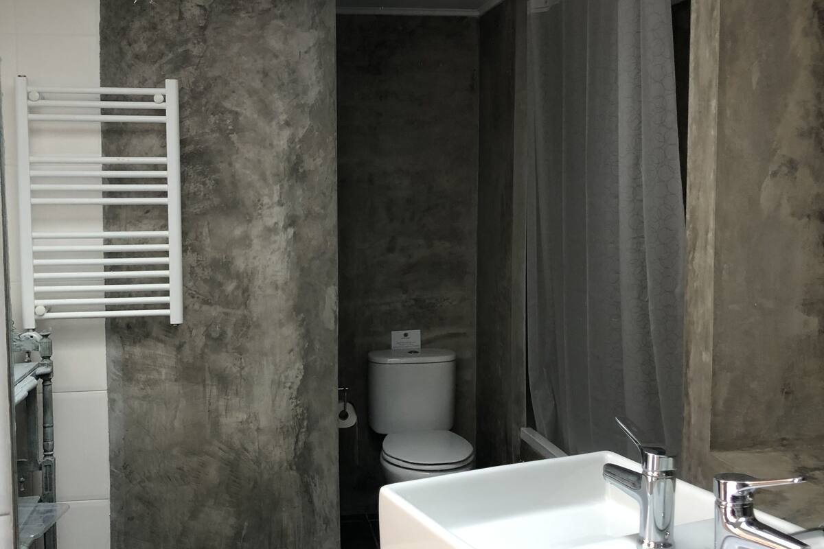 Double Room | Bathroom | Shower, towels