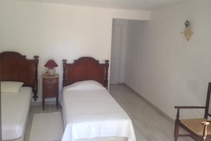 Soundproofing, free WiFi, bed sheets - Vinha da Quinta (Sintra)