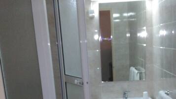 Triple Room | Bathroom | Towels, toilet paper