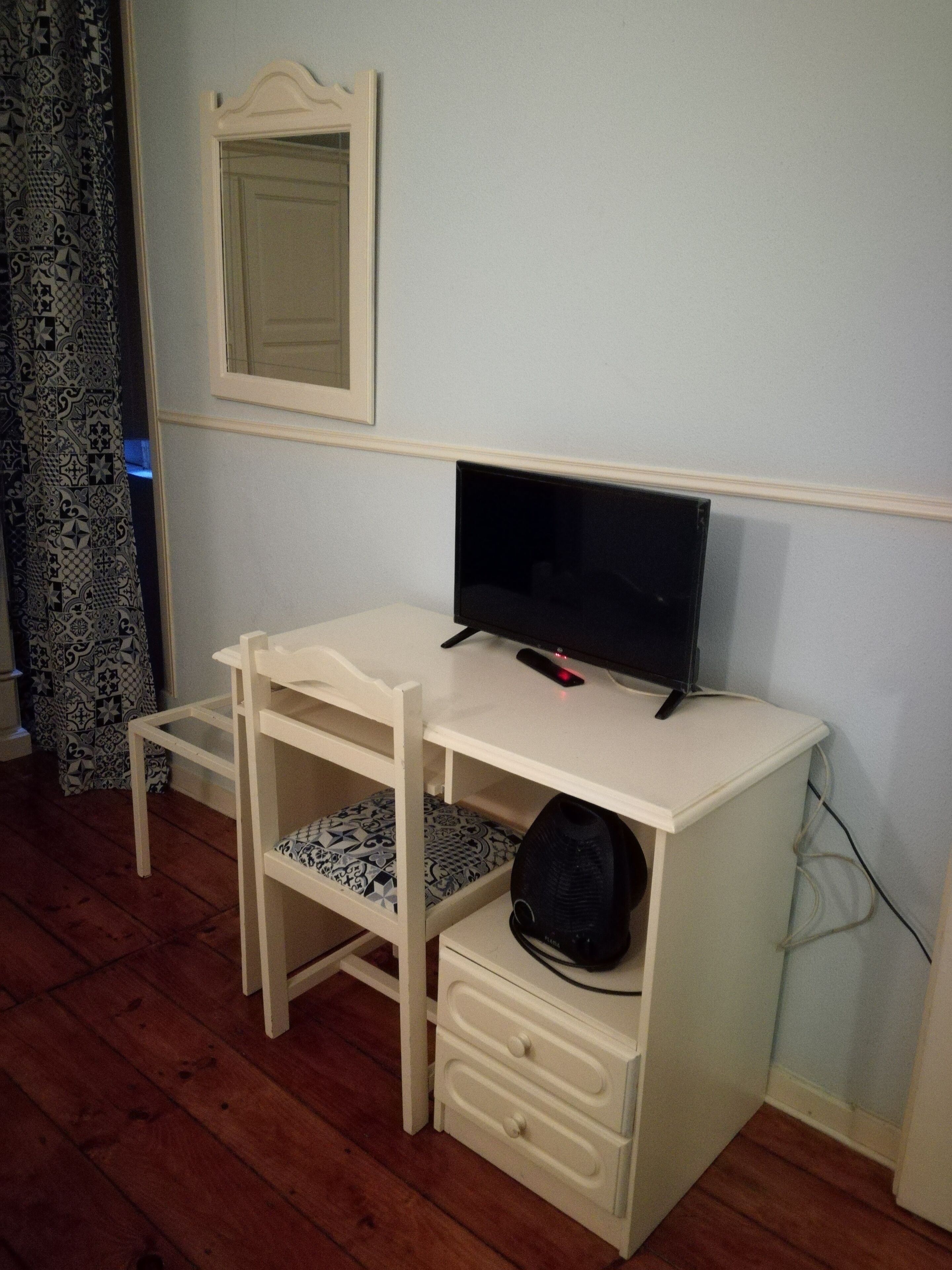 Desk, bed sheets