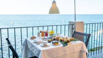 Lunch, dinner served; local cuisine, sea views