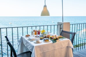 Lunsj og middag serveres