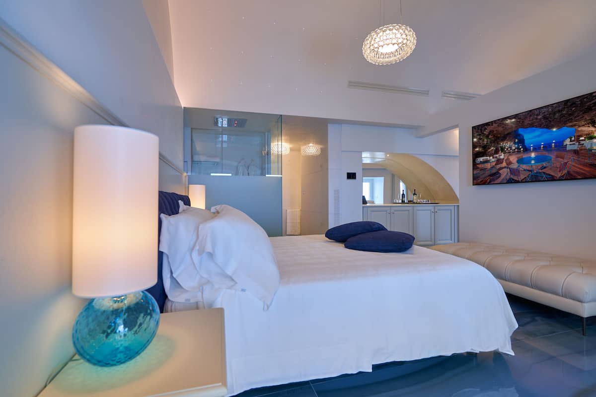 Suite Depandance 156, Jacuzzi | Peralatan tempat tidur premium, gebar bulu kapas, bar mini