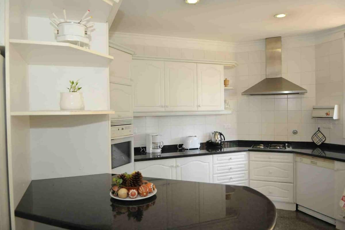 Villa, 4 Bedrooms, Private Pool, Ocean View | Private kitchen | Full-size fridge, microwave, stovetop, coffee/tea maker
