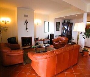 Fireplace - Vivenda Belo Horizonte - 180º Panoramic Atlantic Ocean View (Santa Cruz)