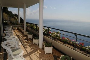 Villa, 4 Bedrooms, Private Pool, Ocean View | Terrace/patio - Vivenda Belo Horizonte - 180º Panoramic Atlantic Ocean View (Santa Cruz)