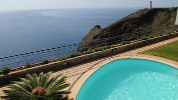 Außenpool, Liegestühle