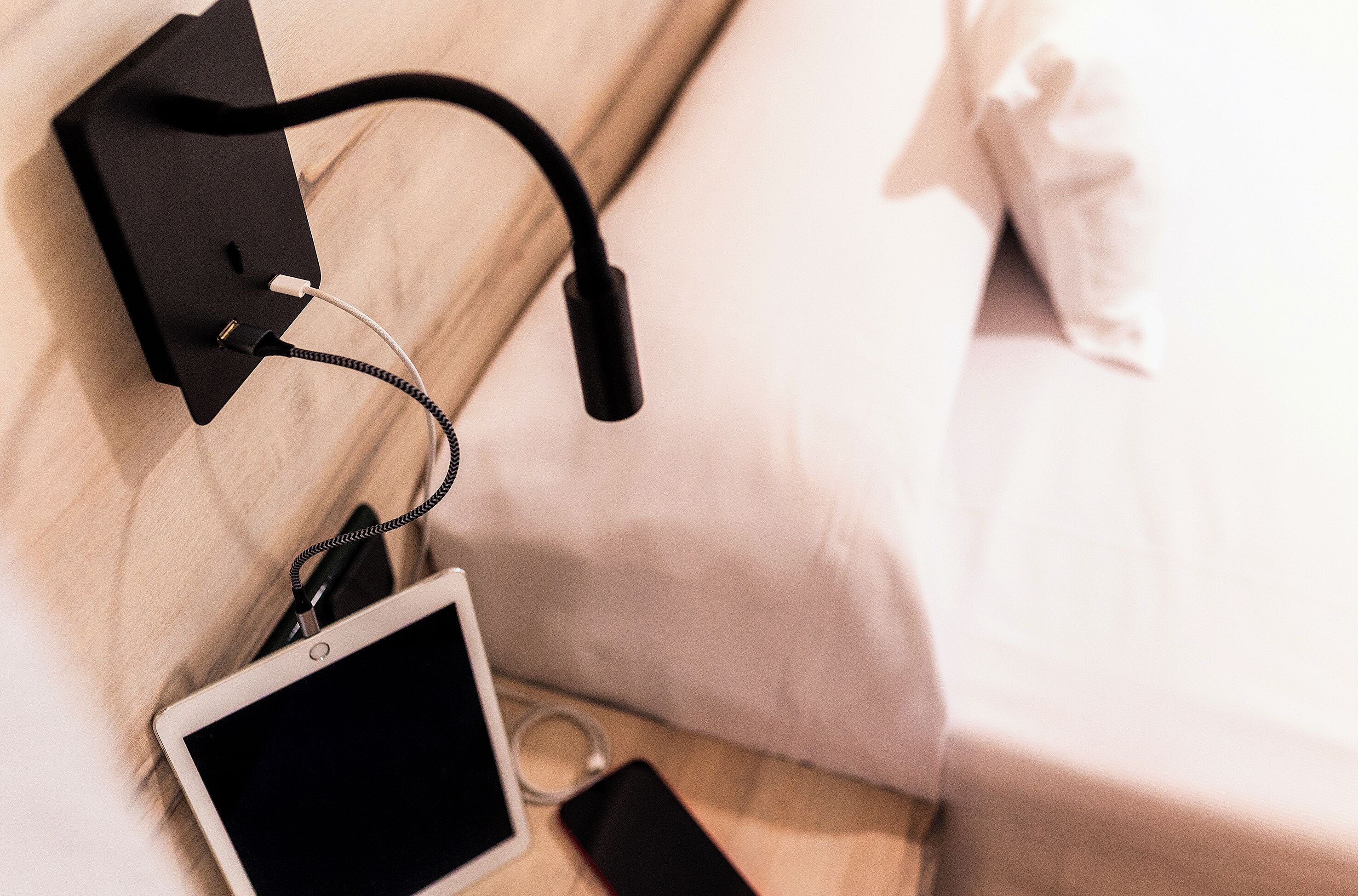 ミニバー、デスク、WiFi (無料)、ベッドシーツ