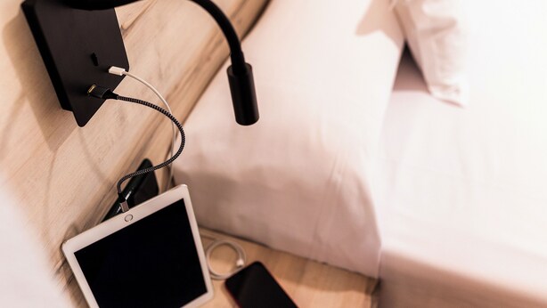 Minibar, skrivebord, wi-fi (inkludert) og sengetøy
