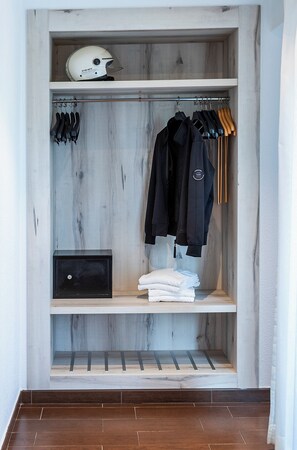 Minibar, escritorio, wifi gratis y ropa de cama 